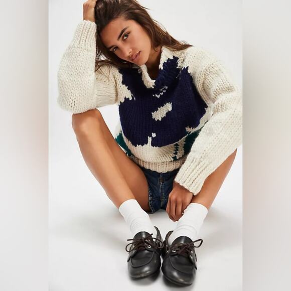 Maiami Intarsia Flower Pullover Sweater - Picture 2 of 7